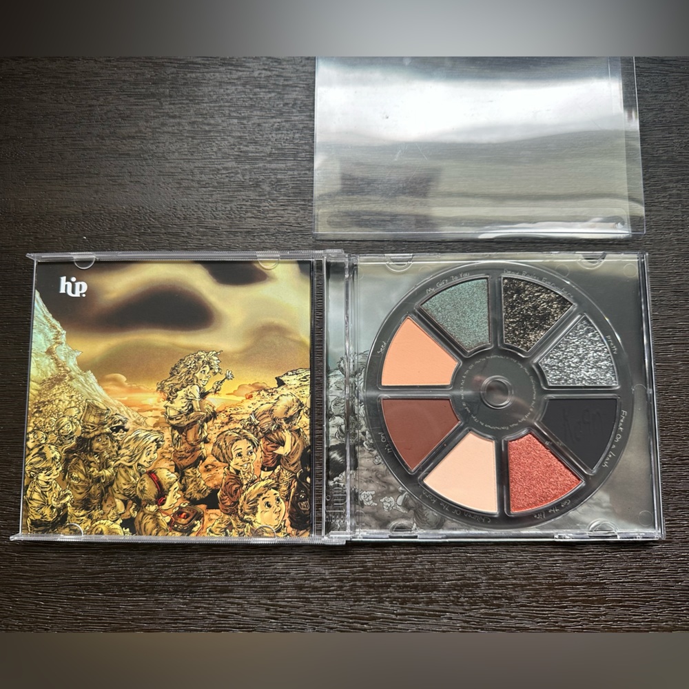 BNIB Hip Dot Korn Follow the Leader CD pigment palette.